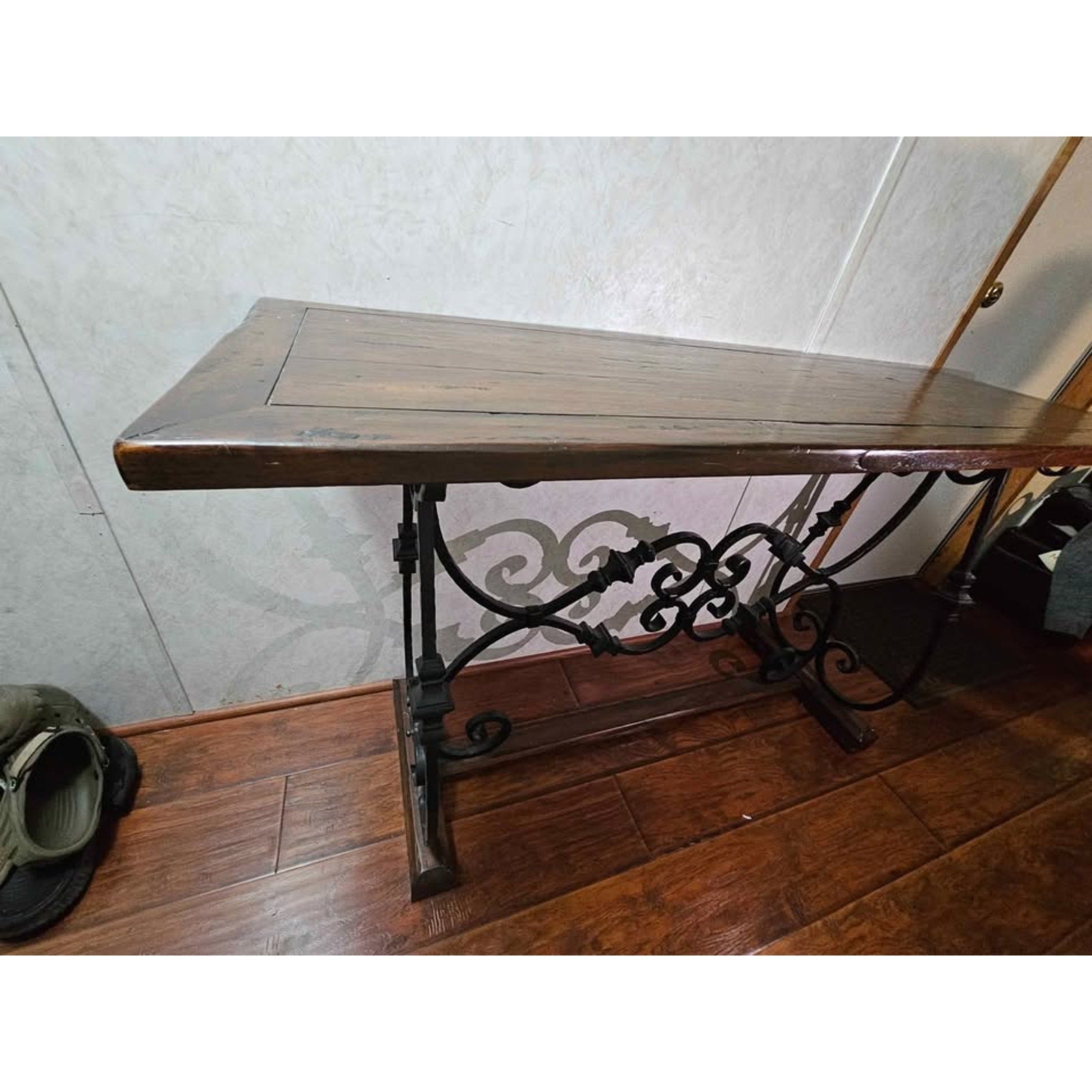 Mesa de madera y fierro para hogar 52x18x31