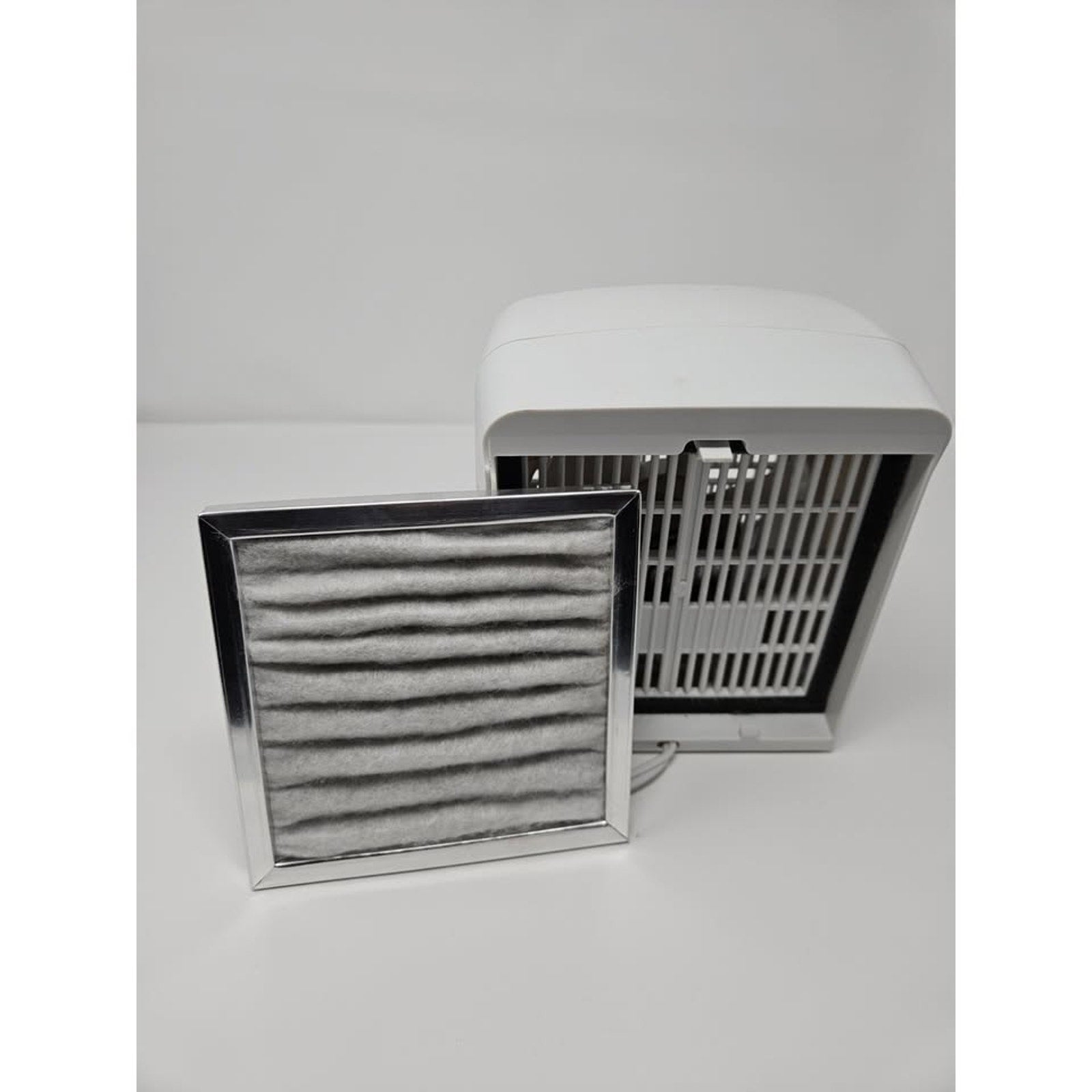 (20) 2-Speed Air Purifier / Purificador de aire de 2 velocidades
