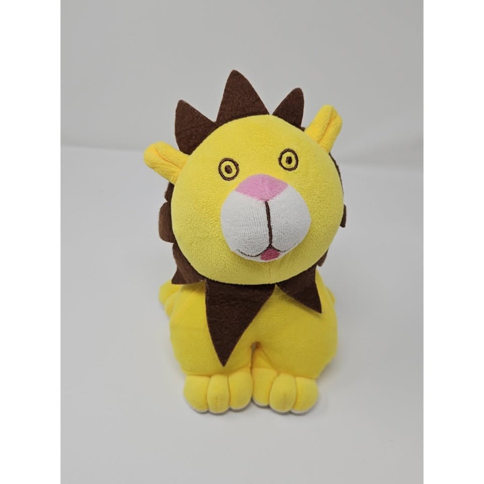 (15) Yellow Lion Stuffed Animal 8"/León amarillo de peluche de 20 cm