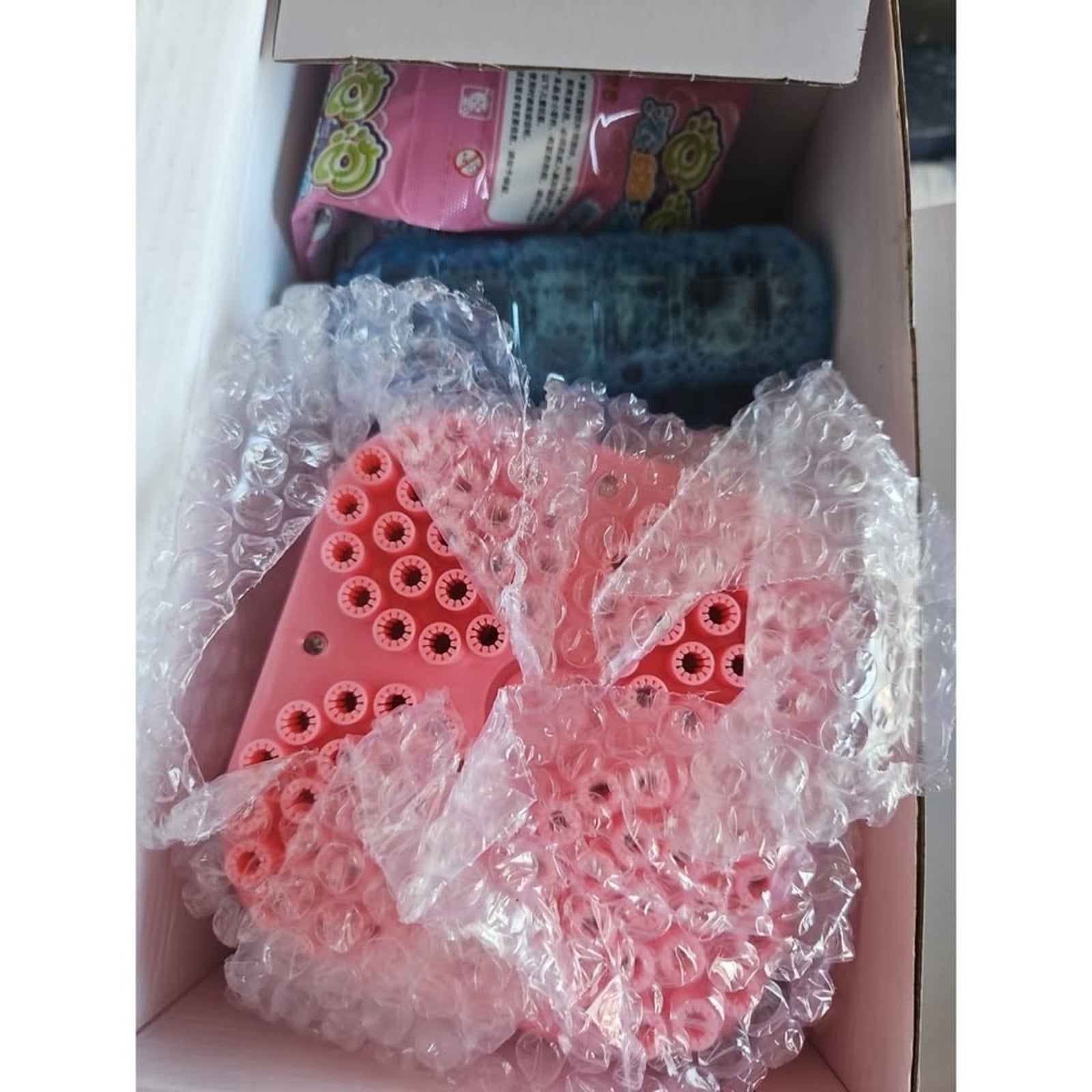 88 Holes Bubble Gun Bazooka, random color With Colorful Lights(Lilac Or Pink)