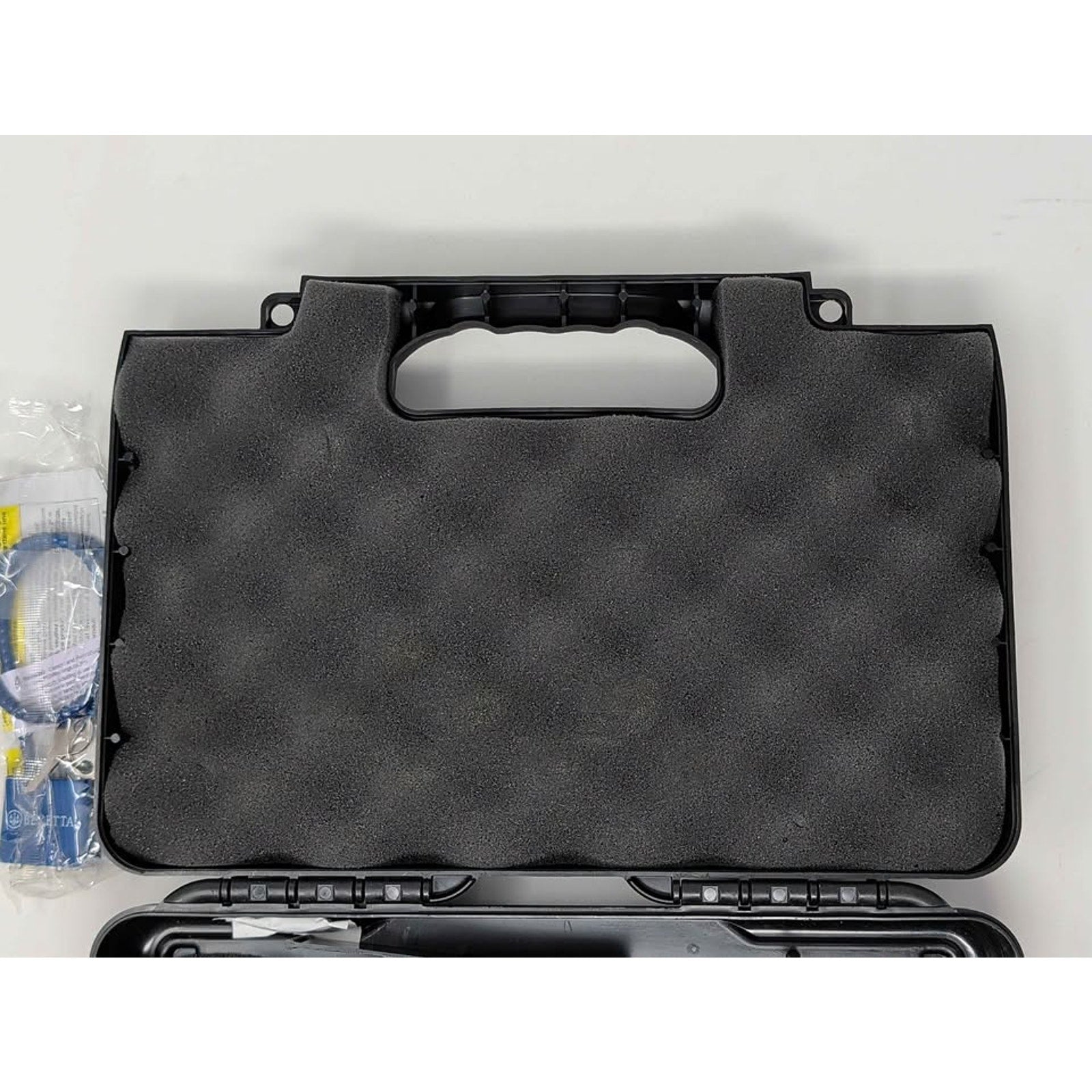 Beretta cubre armas. Solo caja com seguro. Berreta case