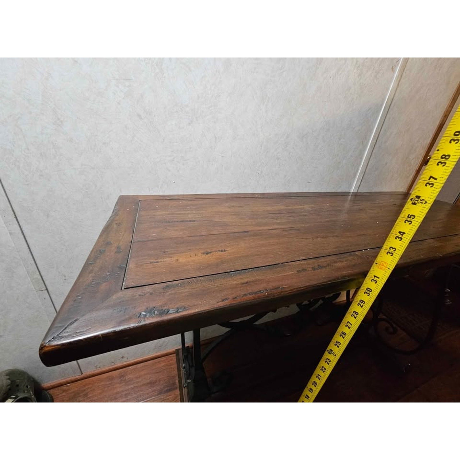 Mesa de madera y fierro para hogar 52x18x31