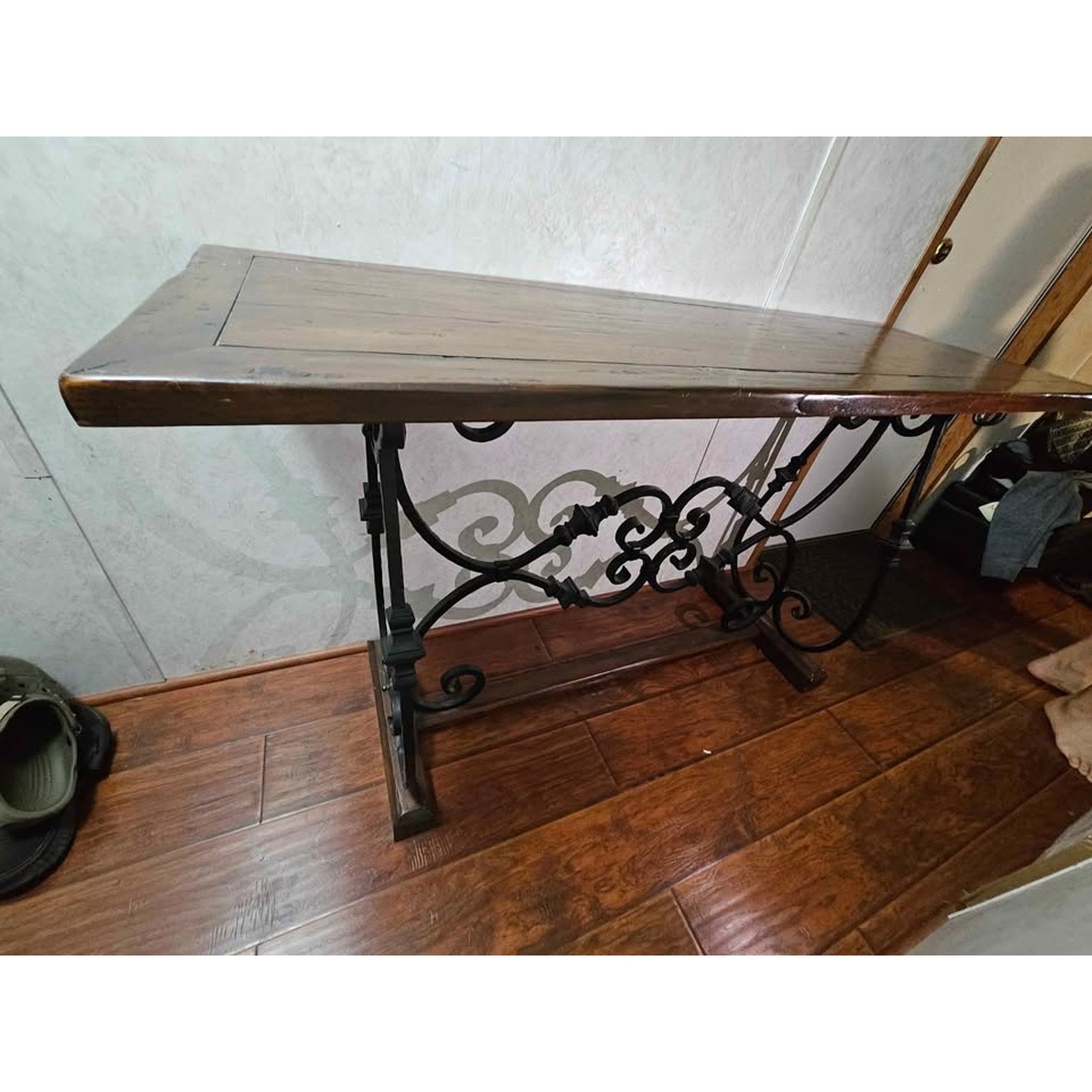 Mesa de madera y fierro para hogar 52x18x31
